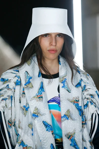 Look 14